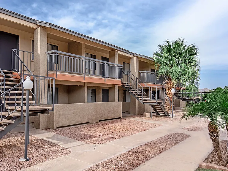 Tesoro Apartments — Photo 18