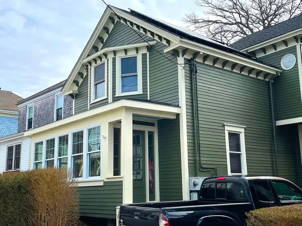 9 Tyler St #1, Newport, RI 02840