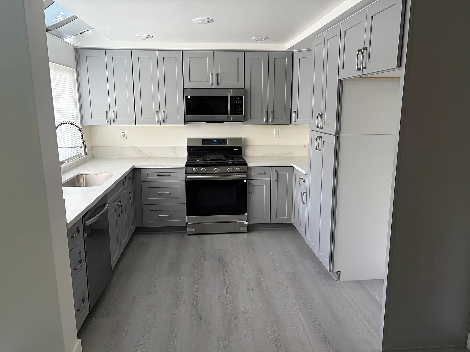 3 bed, 2.5 bath, 2235 sqft, $5,000 — Photo 2