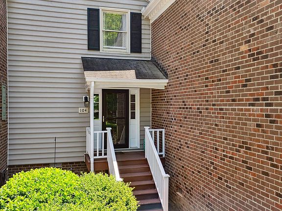3rd image of 104 Westover Ct