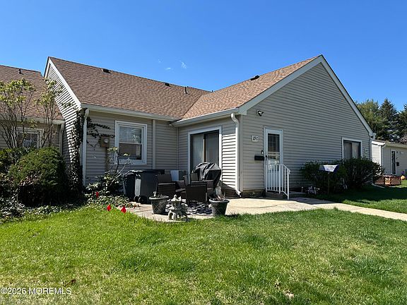 2nd image of 119 Muhlen Platz Unit C
