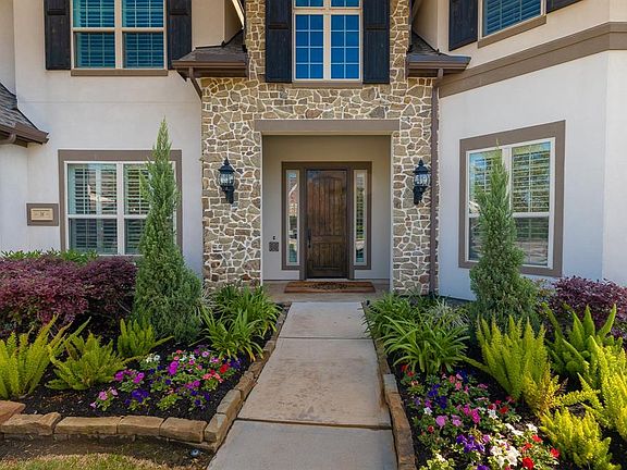 3rd image of 38 Lake Como Dr