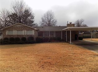 124 W Highland St, Siloam Springs, AR 72761