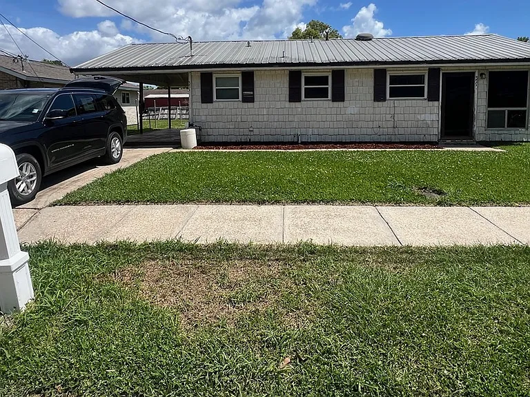 371 Joseph Pl — Photo 1