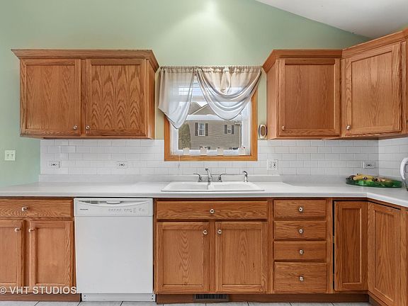 4th image of 1530 Portage Ln