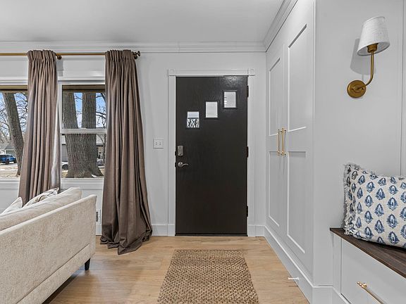 4th image of 282 Glenbrook Rd N