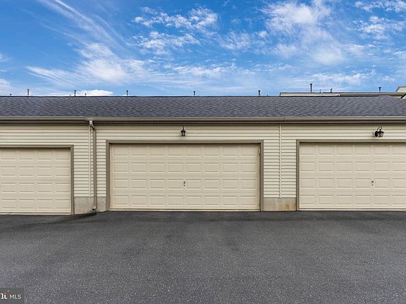 2nd image of 3040 Palatine Dr