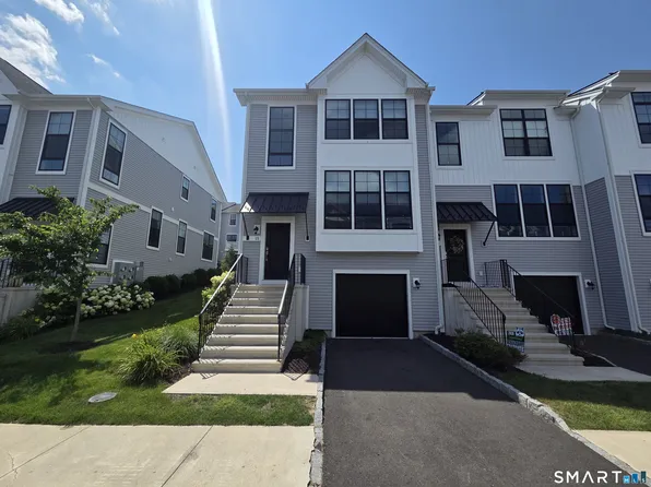 15 E Cross Trl #15, Danbury, CT 06810