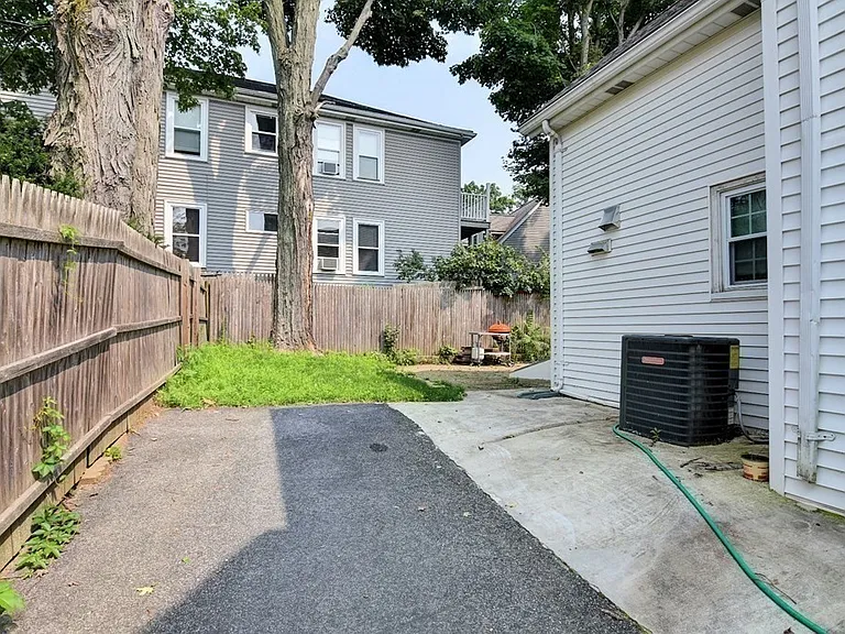 2 Lexington St — Photo 20