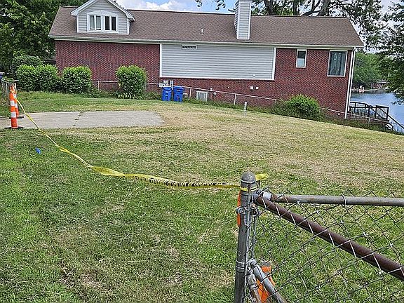 4th image of 3970 Lamont Dr