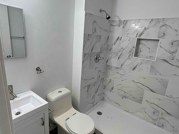 3rd image of 2212 E Monument St #2