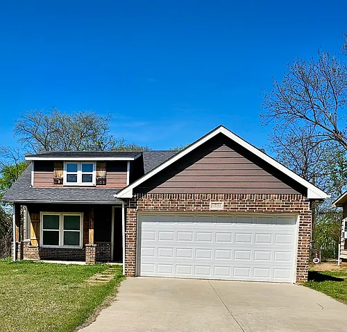 1731 W Elm St Photo 1