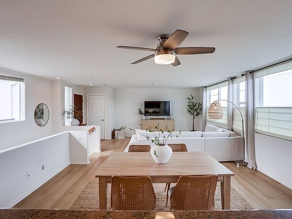 4th image of 924 Hornblend St Unit 311