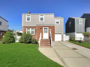 6 Crystal St, Elmont, NY 11003