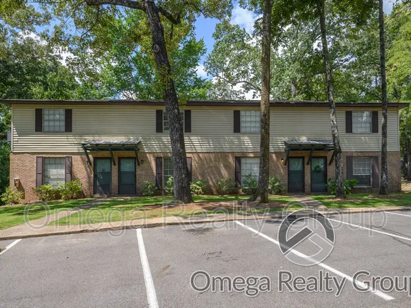 10 Indianwood Dr, Pelham, AL 35124