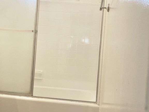 5th image of 6007 Milton Ave APT D