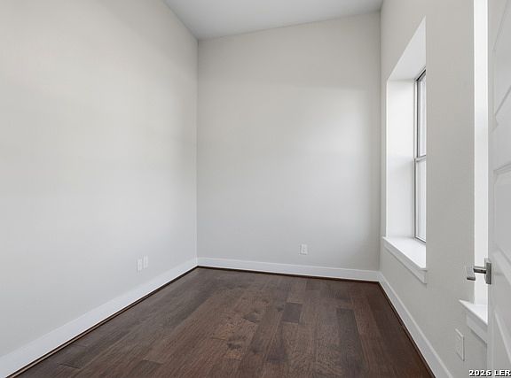 5th image of 1817 N Saint Marys St #102