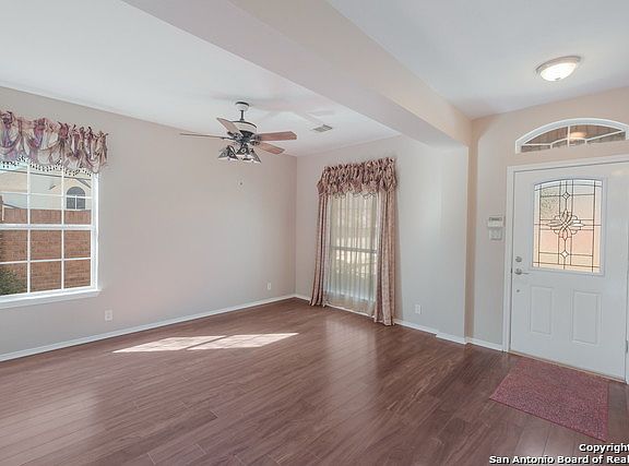 5th image of 101 Spice Oak Ln