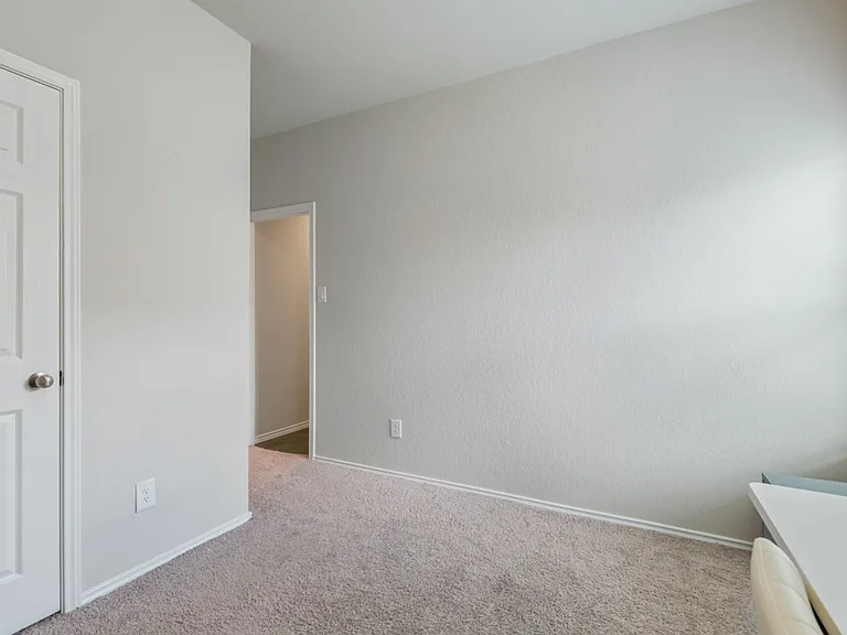 7627 Apex Lndg — Photo 4