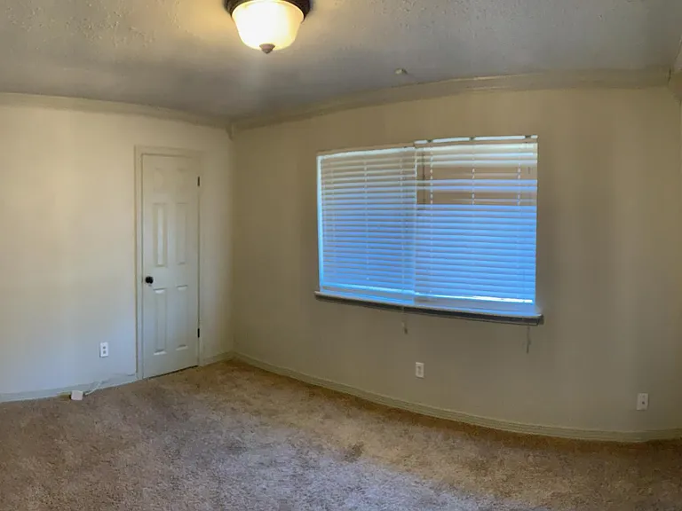 1031 Woodshire Cir — Photo 9