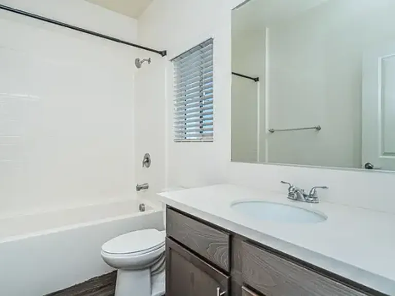 8123-8137 Cascio Ct — Photo 24