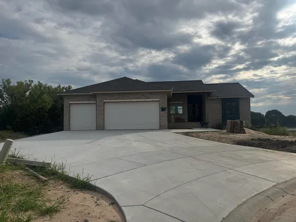 3510 S Bluelake Ct, Wichita, KS 67215