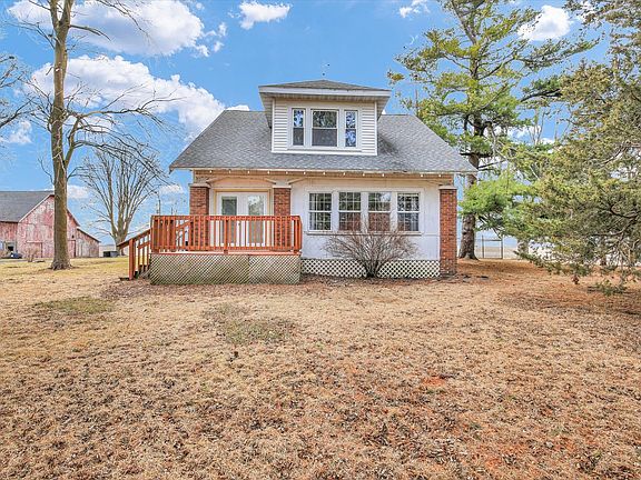 3rd image of 525 County Road 2400 E