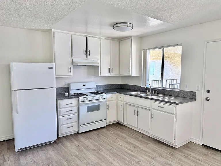 6714 Troost Ave #K — Photo 4