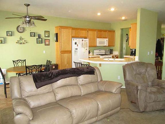3rd image of 162 Cottonwood Dr