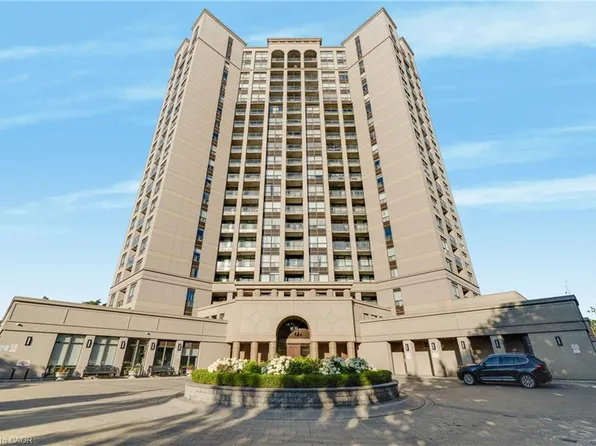 220 Forum Dr Unit 301, Mississauga, ON L4Z 4K1