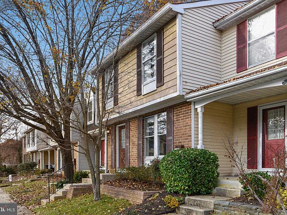 3rd image of 574 Bay Dale Ct