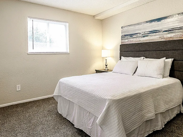 Crossroads Village Apartments — Photo 35