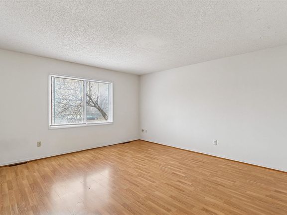 5th image of 2427 Petsel Pl