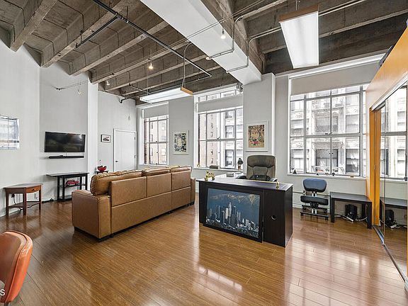 5th image of 312 W 5th St APT 625