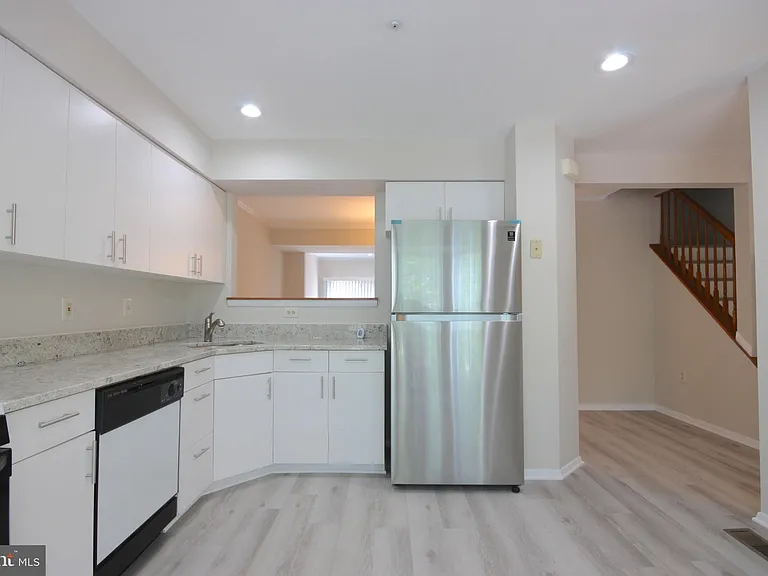 7782 Blueberry Hill Ln — Photo 8