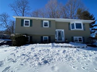2 Grant Ct, Highland Mills, NY 10930