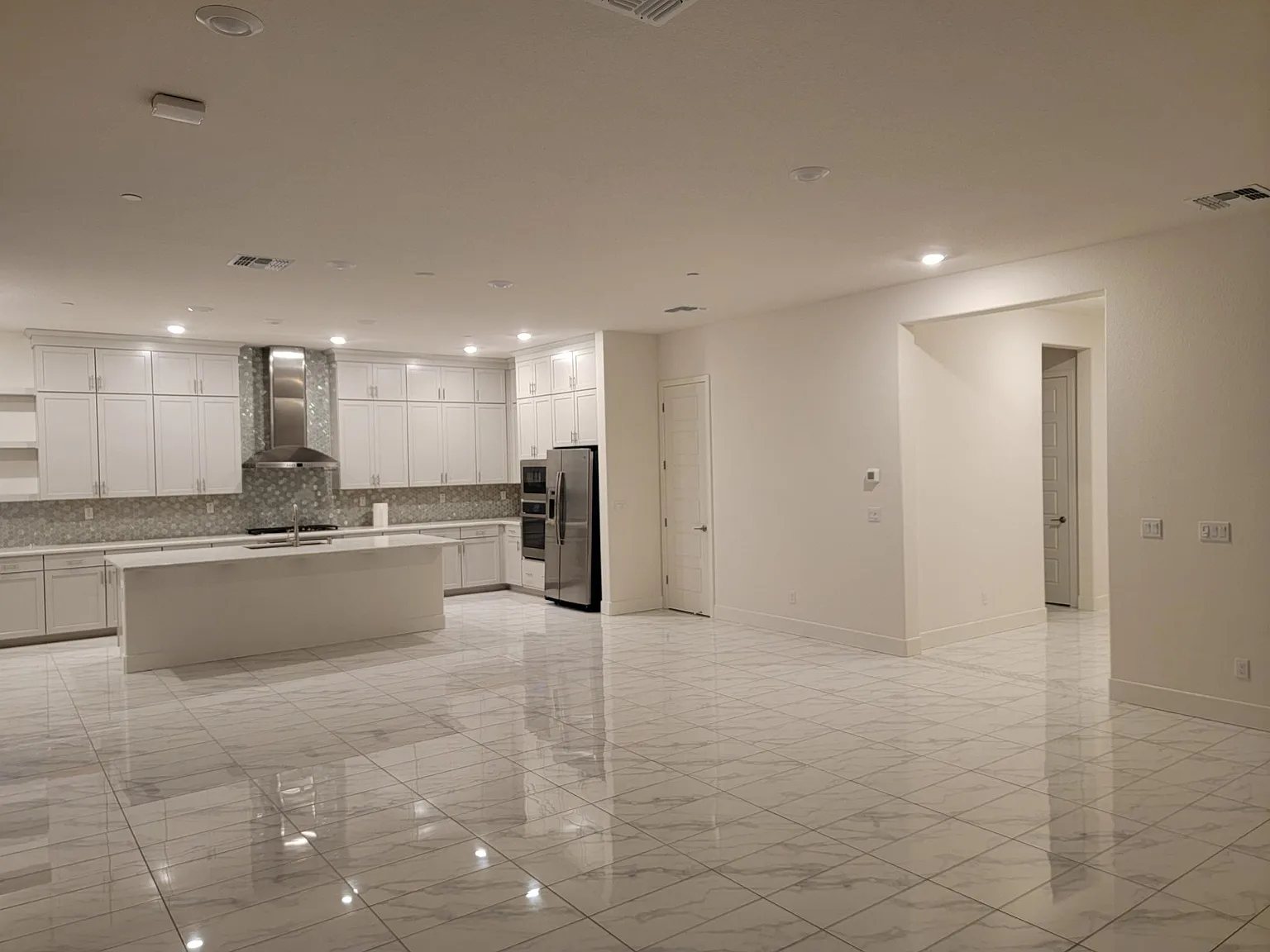4 bed, 3.5 bath, 2737 sqft, $3,795 — Photo 4