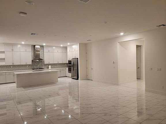 GREAT ROOM TO KITCHEN