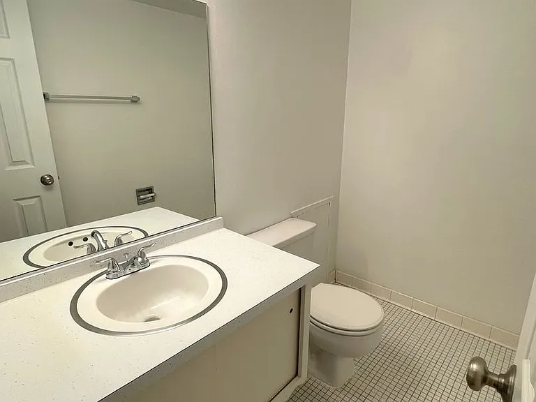 207 Ballard St #104 — Photo 6