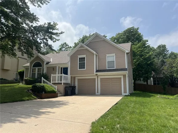 11450 S Hunter Dr, Olathe, KS 66061