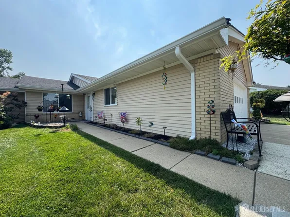 737B Prospect Rd, Monroe Township, NJ 08831
