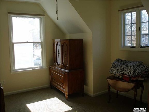 4th image of 148 Blydenburg Ave