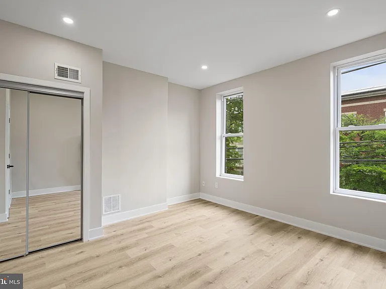 648 N 36th St — Photo 24