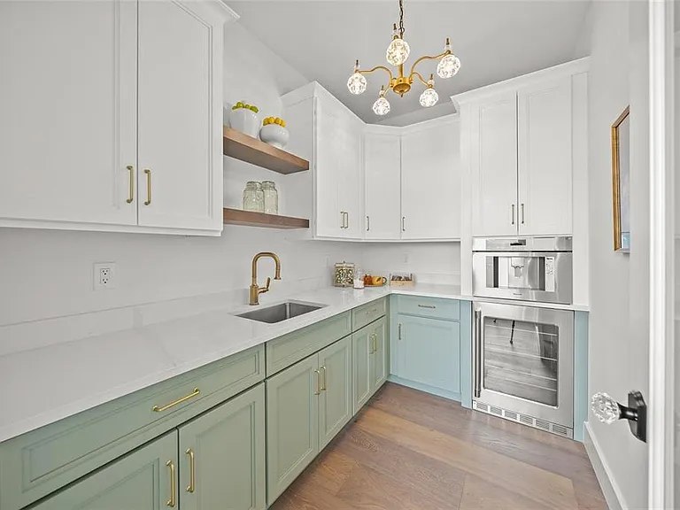 525 68th St — Photo 14