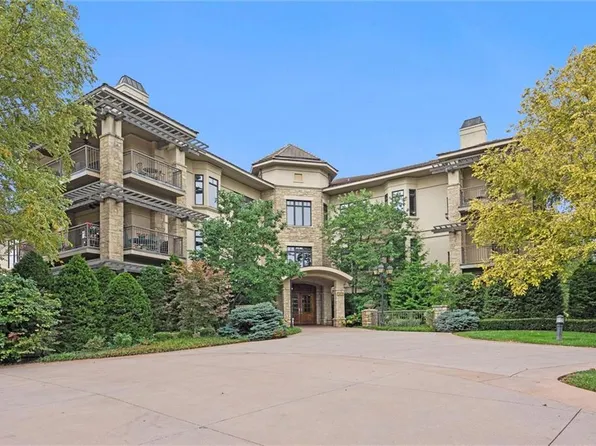 4801 W 133rd St Unit 301, Leawood, KS 66211