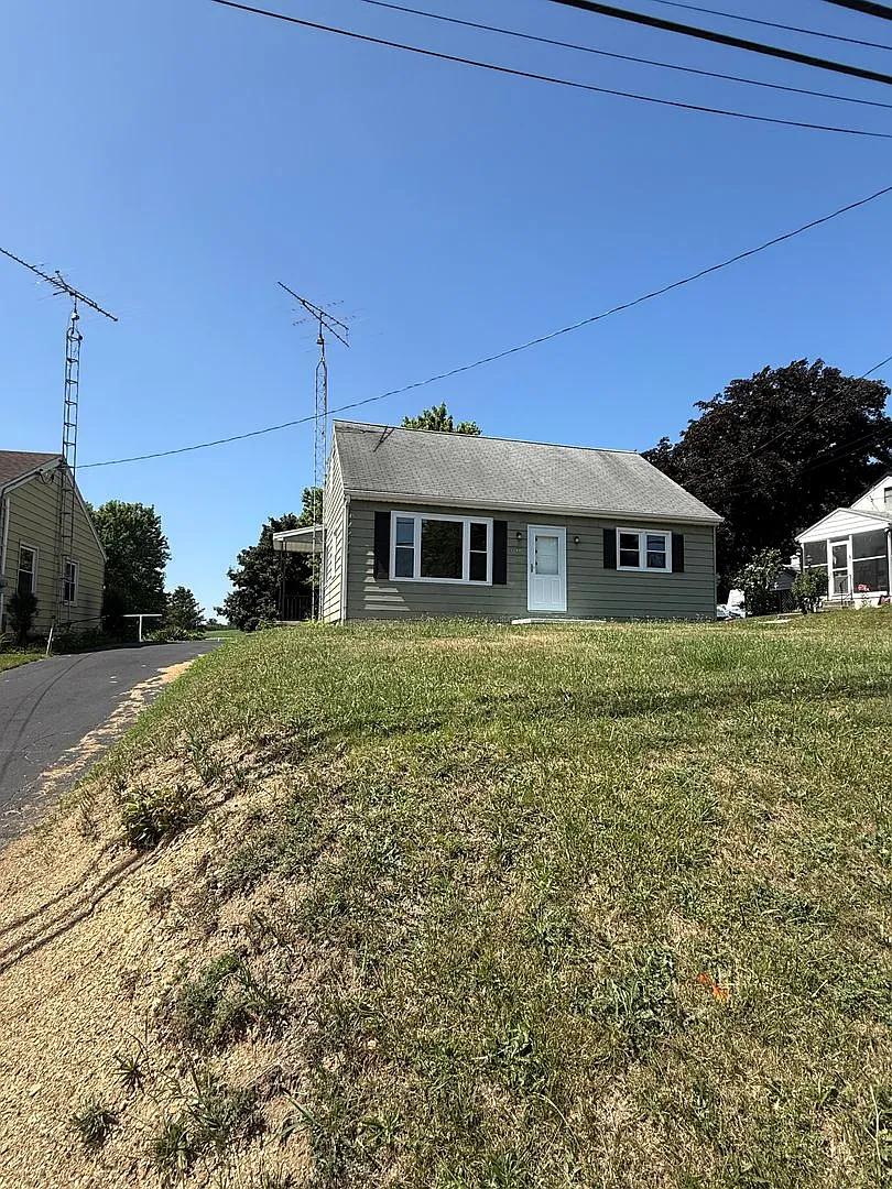 Charming 4-Bedroom Cape Cod Home with Spacious Yard & Storage — Photo 1