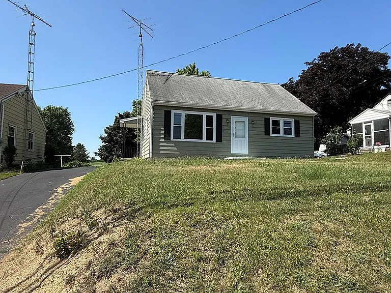 1294 Edenville Rd — Photo 1