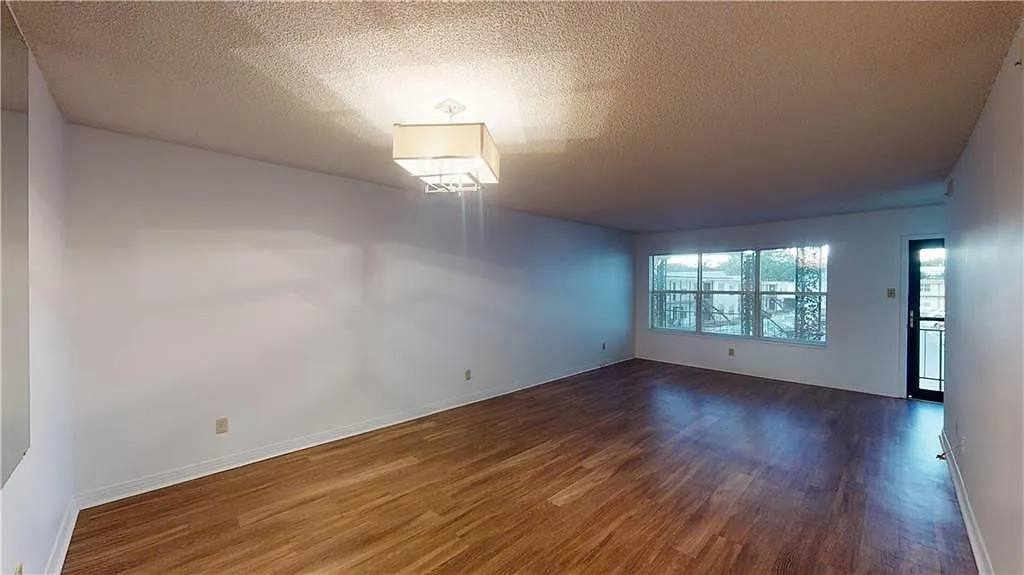 2 bed, 2.0 bath, 1024 sqft, $1,600 — Photo 4