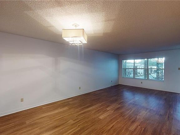 4th image of 4009 Old Shell Rd APT C20