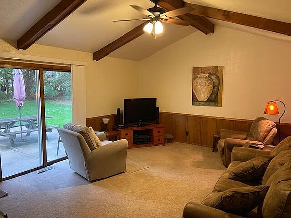 3rd image of 901 Larchmont Dr